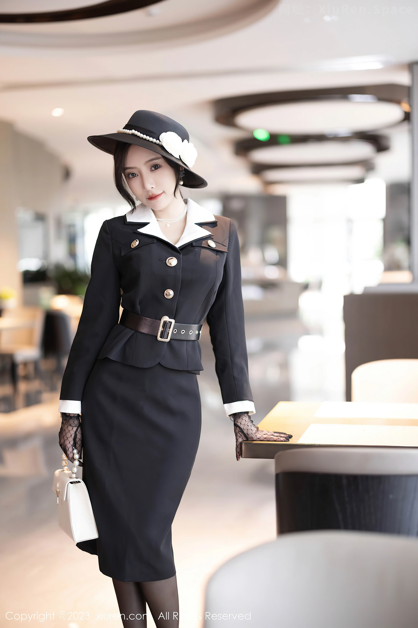 图片[5]-[XiuRen秀人网]VOL.7048 女神王馨瑶yanni墨绿色轻透蕾丝内衣配黑丝秀完美身材诱惑写真81P-秀人网官方网站